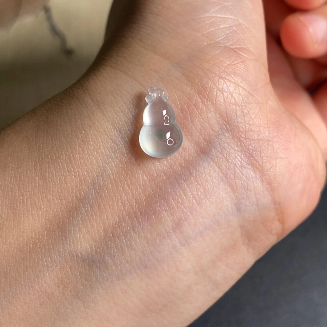 翡翠未镶嵌颈饰葫芦
