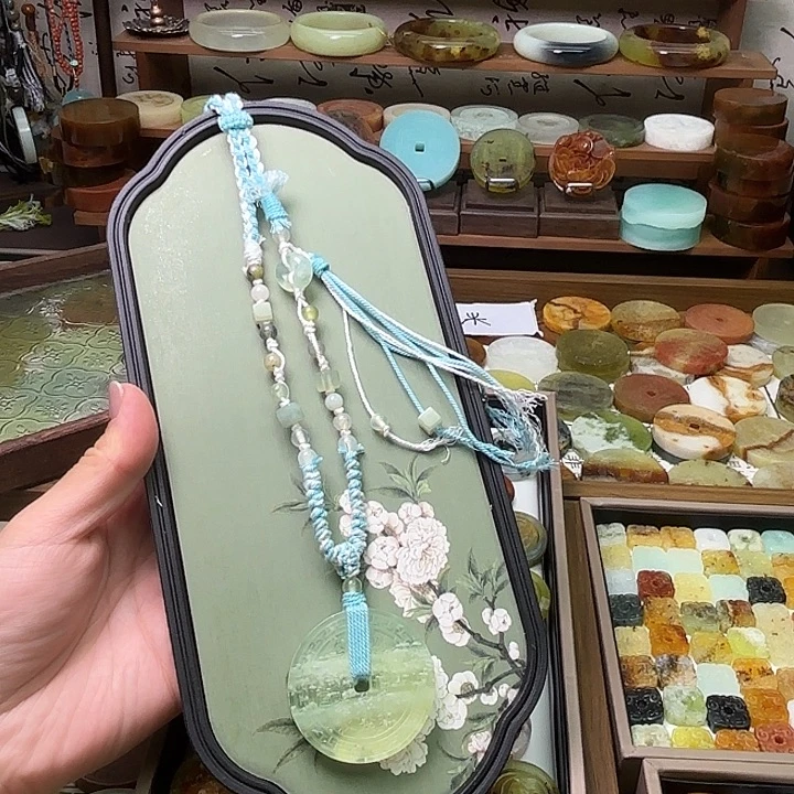 蛇纹石玉未镶嵌颈饰