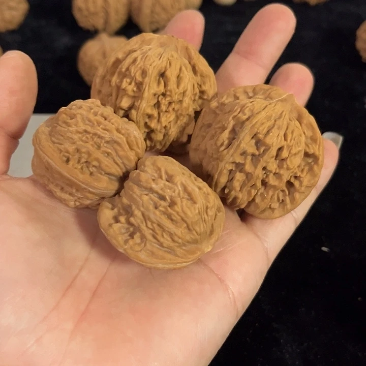 文玩核桃把件46左右➕37左右，两对微瑕四座楼，新手福利