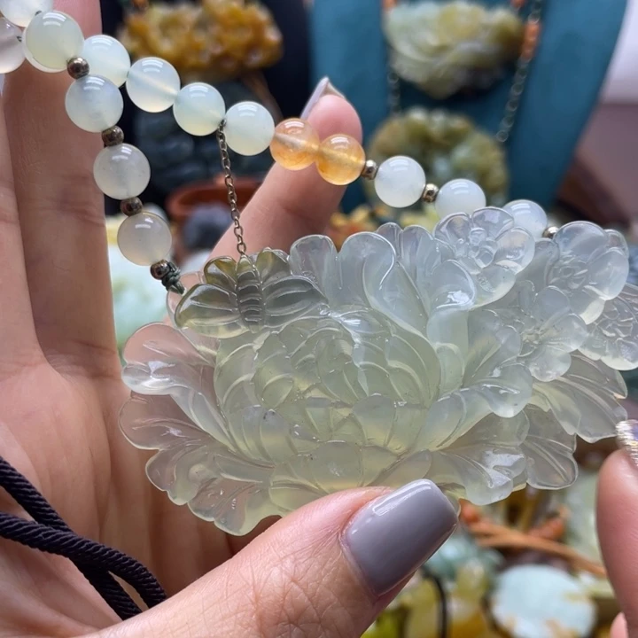 蛇纹石玉未镶嵌颈饰