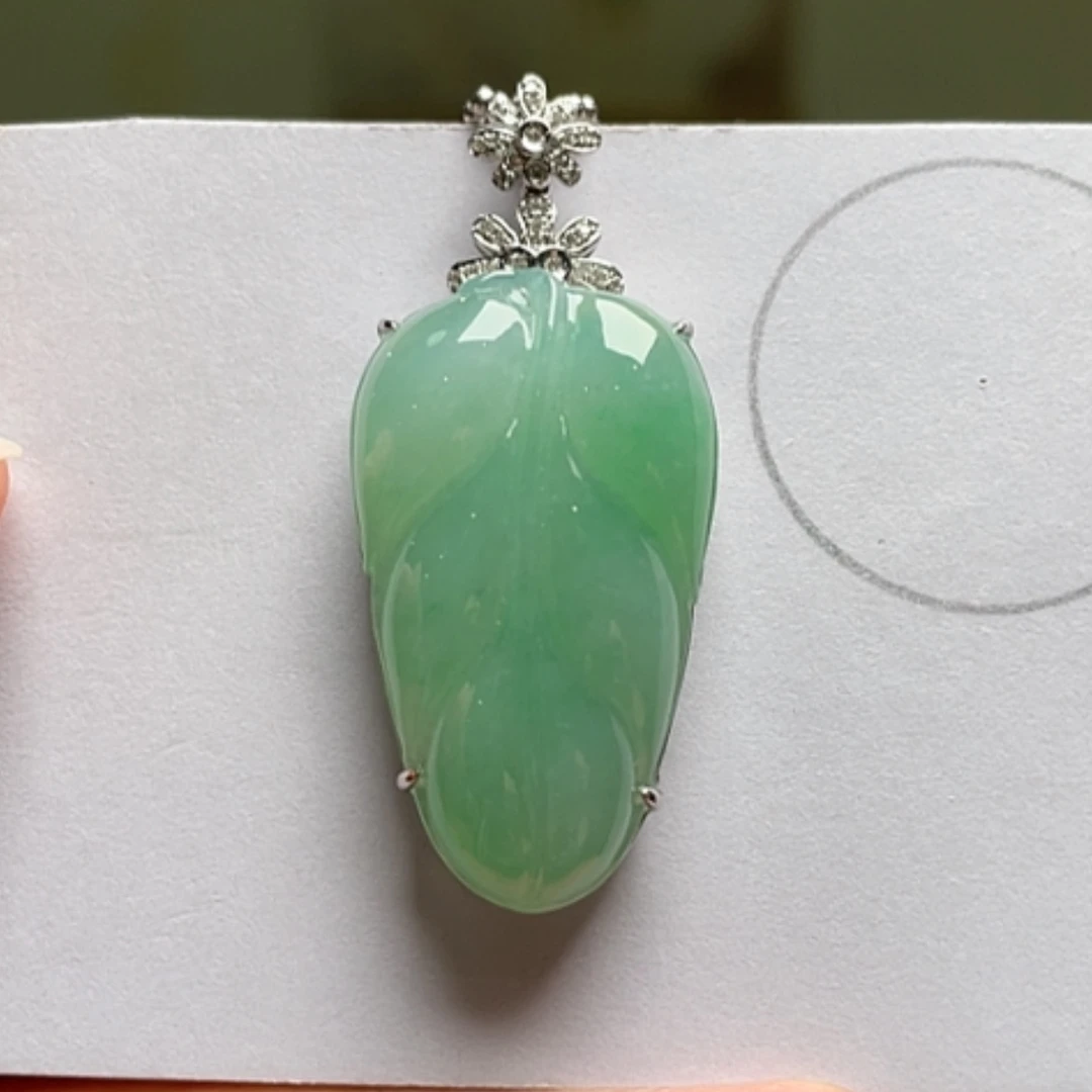 【闪购商品】吊坠(不含链)18K金镶嵌翡翠