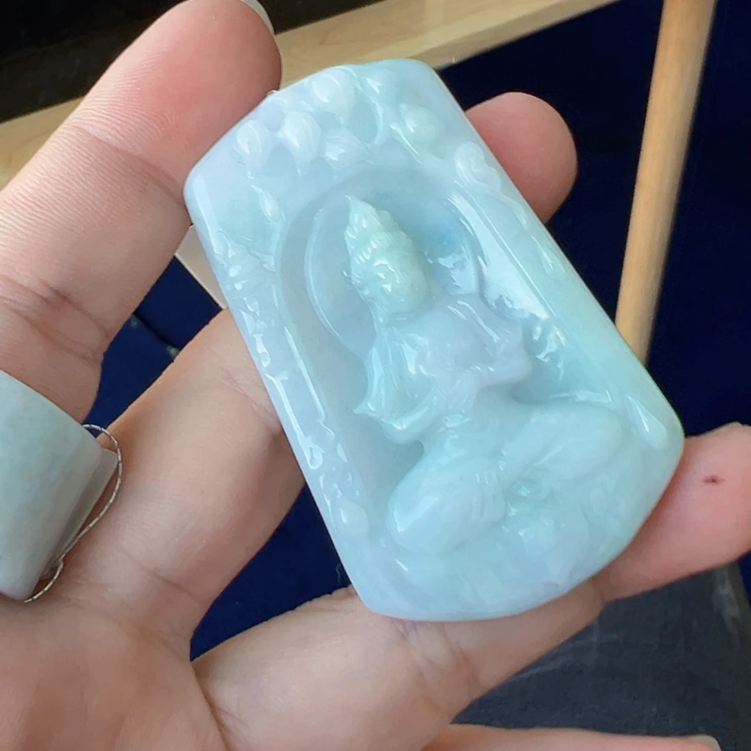 翡翠未镶嵌颈饰观音