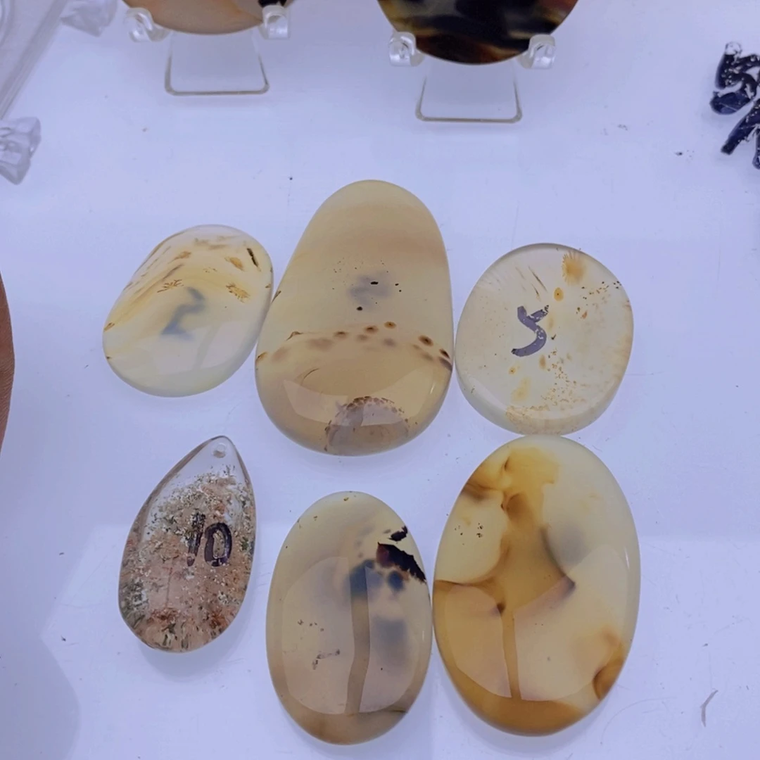 玛瑙/玉髓颈饰未镶嵌丫**?