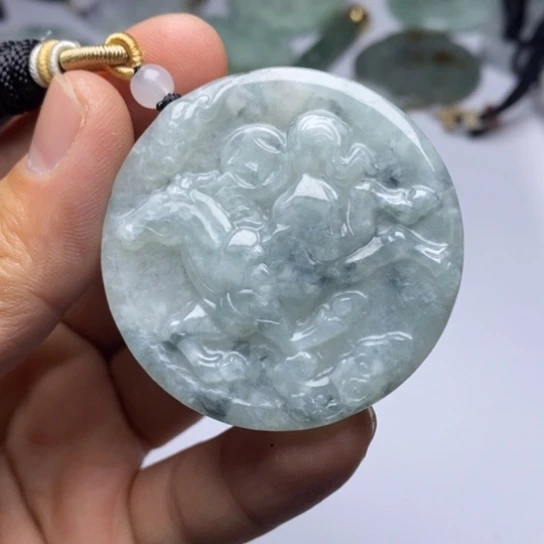 翡翠未镶嵌颈饰翡翠