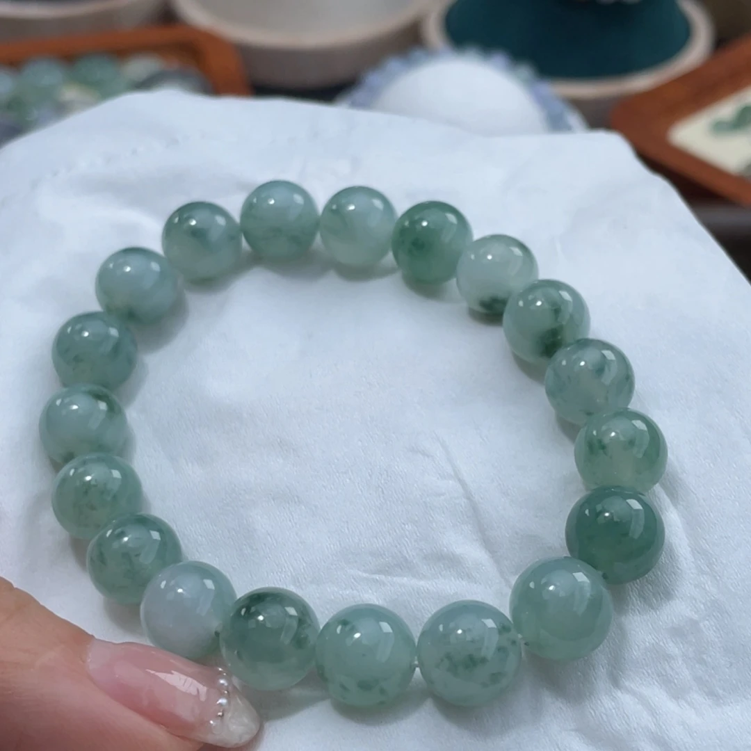 翡翠未镶嵌颈饰哈***?卡10