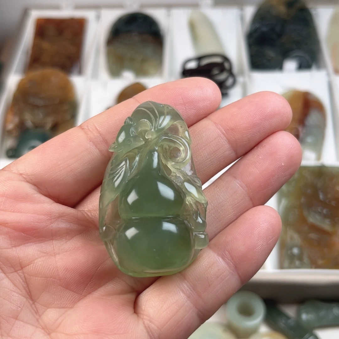 蛇纹石玉未镶嵌颈饰