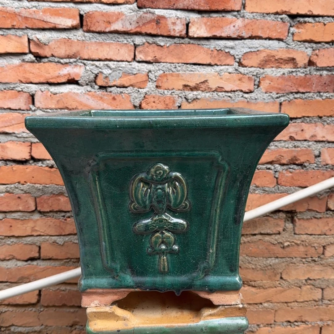 红泥花盆比*鱼瑕疵品