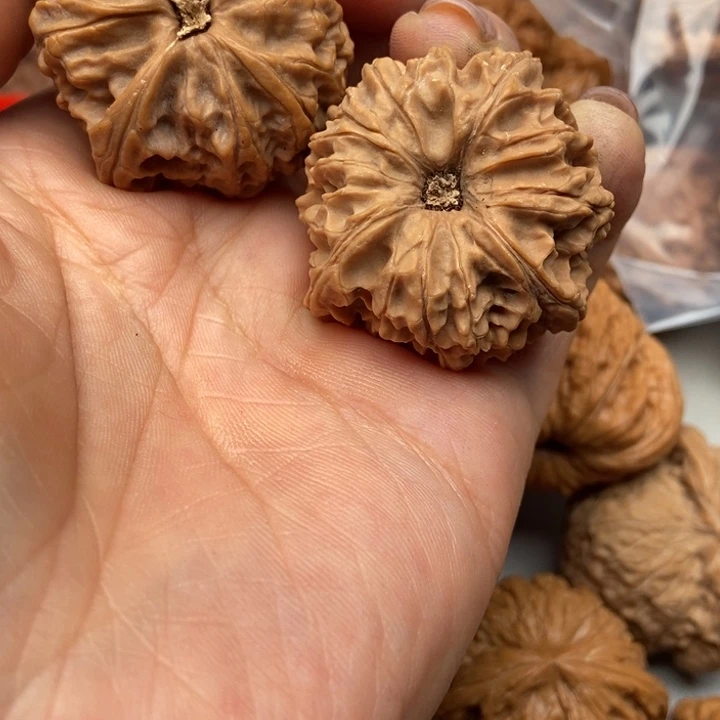 文玩核桃把件箱*三棱