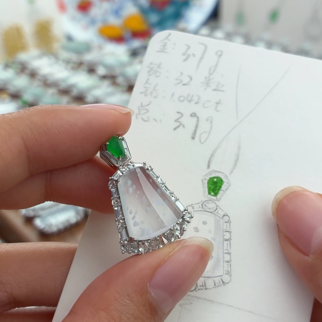 翡翠18K金镶嵌颈饰