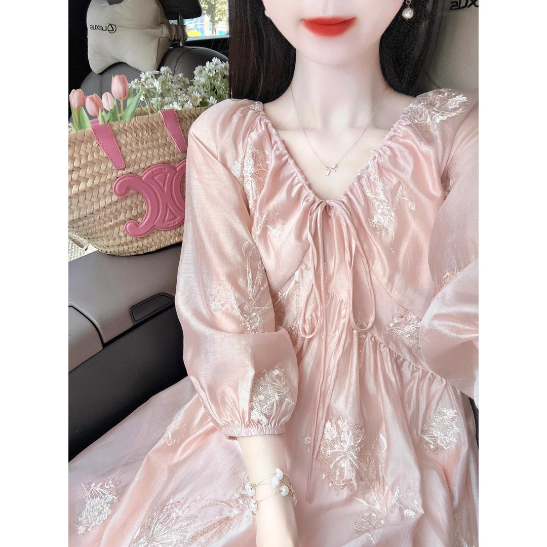 2024新款法式刺绣连衣裙女长袖V领收腰显瘦气质名媛千金风高级感