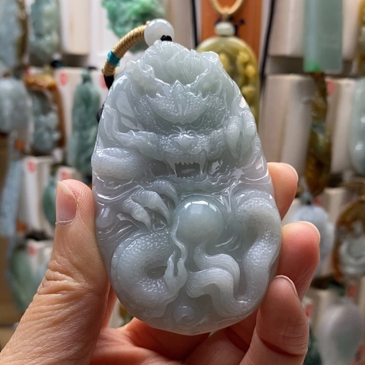 翡翠未镶嵌颈饰龙牌