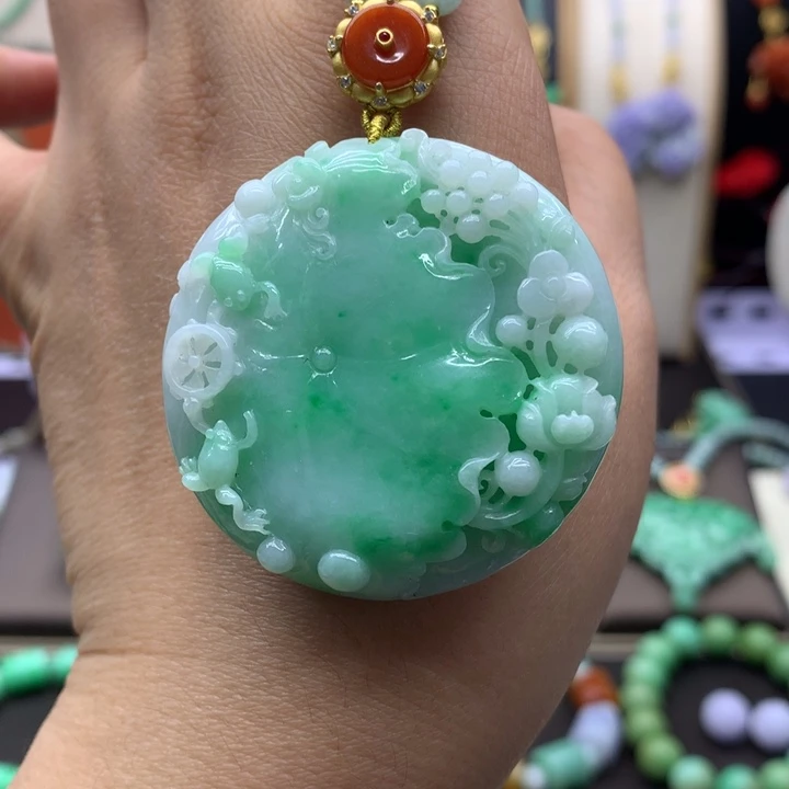 翡翠未镶嵌吊坠(赠链)