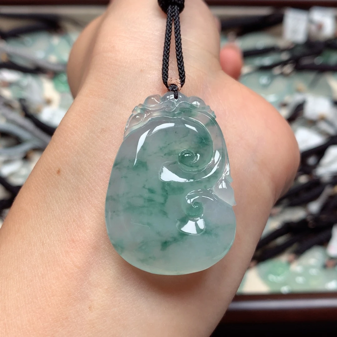 可***猫翡翠未镶嵌颈饰如意