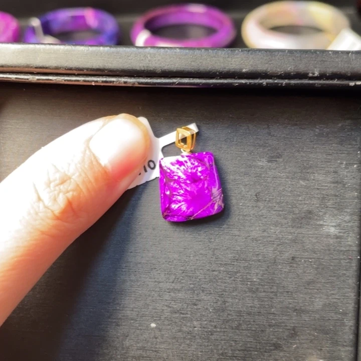 苏纪石（舒俱来）18K金镶嵌吊坠(不含链)火焰红丝绒