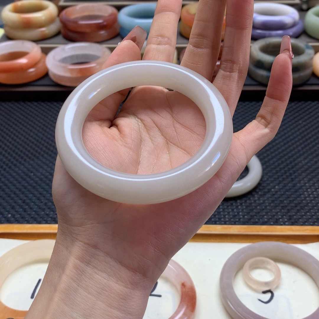 石英质玉手镯未镶嵌互*