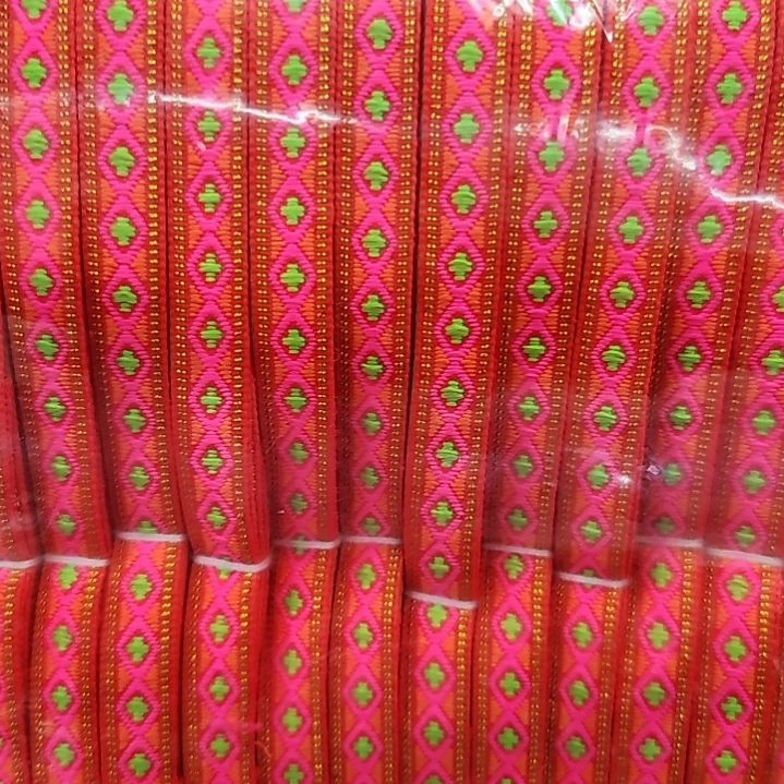 0.8公分30个装红底菱形格