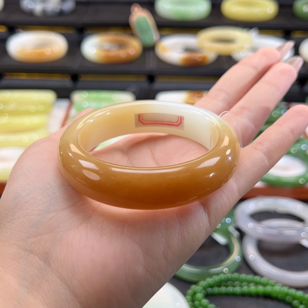 和田玉手镯未镶嵌吃***呢