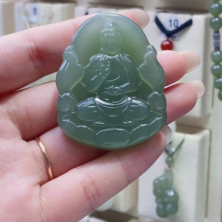 吃***_和田玉未镶嵌颈饰