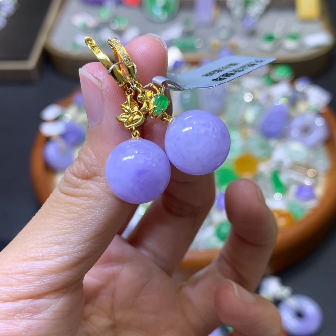 颈饰18K金镶嵌翡翠