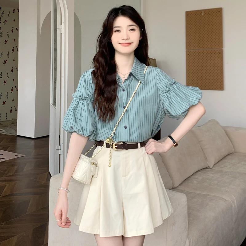 慕兔港风单排扣条纹衬衫女2024夏季新款高级感木耳拼接泡泡袖上衣