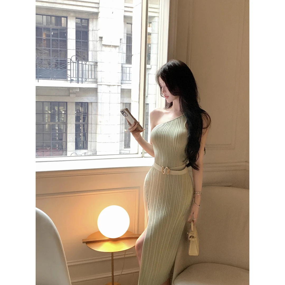 潮牌款【薄荷香颂】绿色斜肩开叉连衣裙夏季收腰显瘦针织长裙