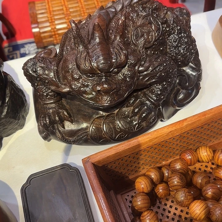 红酸枝大金蟾手工雕刻