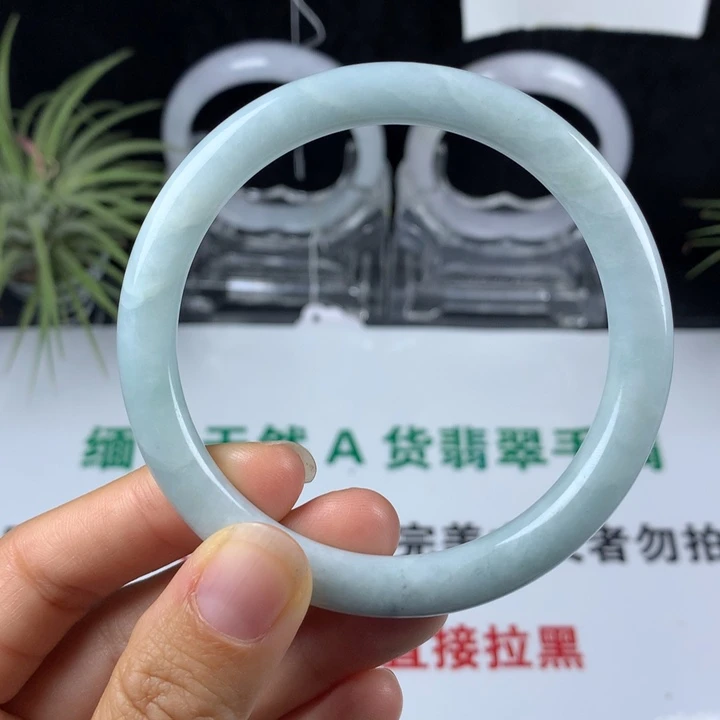 翡翠未镶嵌手镯5号。 59.2圈