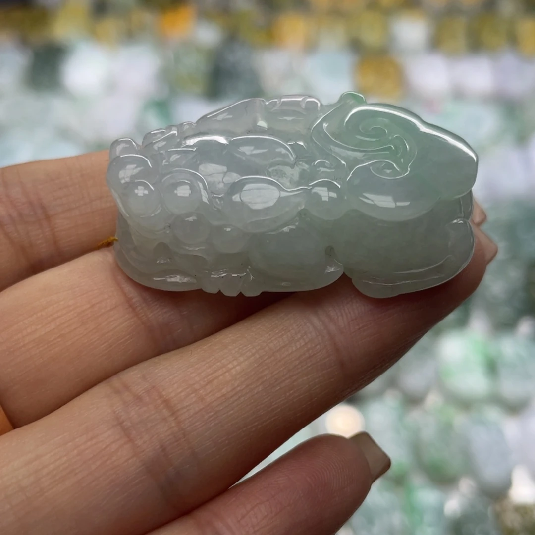 翡翠未镶嵌颈饰貔貅