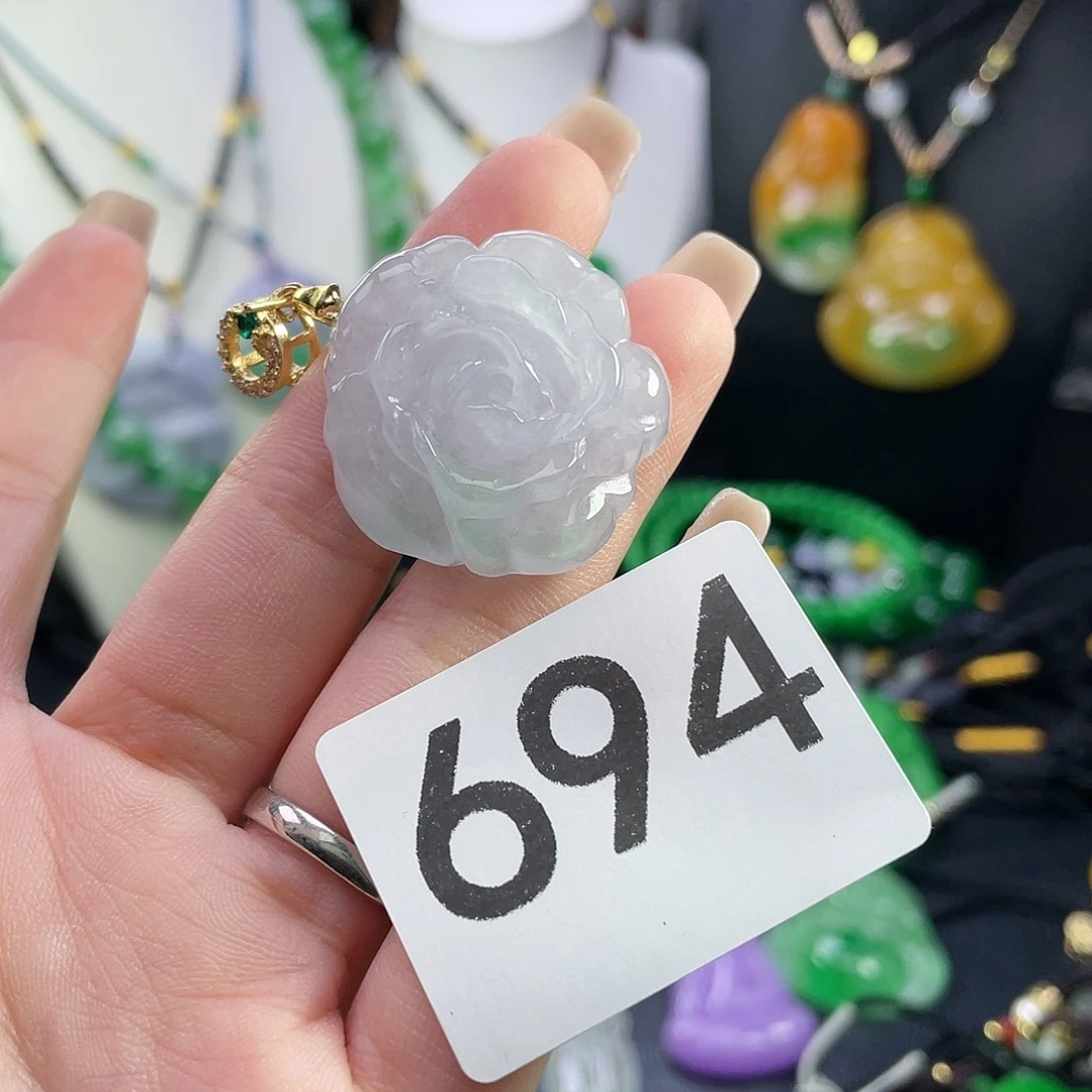 翡翠未镶嵌吊坠(赠链)