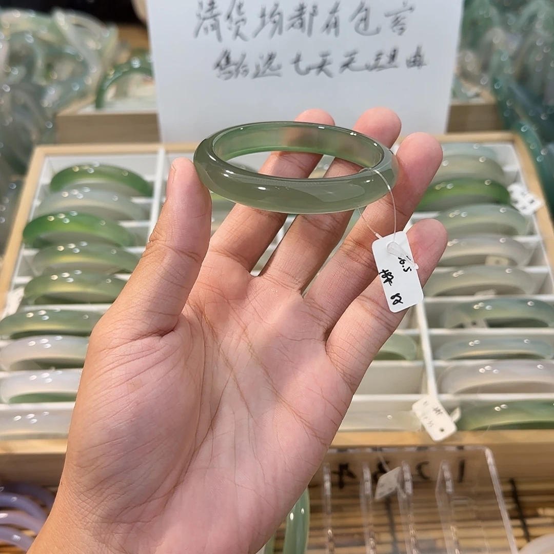 是***呀玛瑙/玉髓未镶嵌手镯圈口56.5