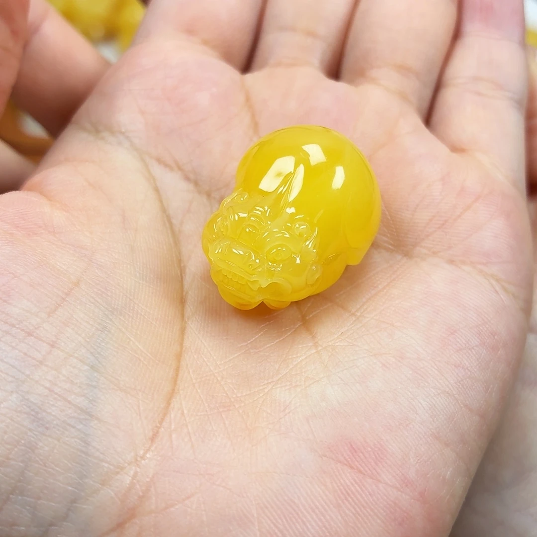 蜜蜡未镶嵌颈饰焦皮浓蜡妖花貔貅