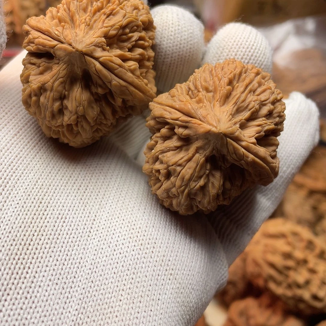 桃核吊坠蒜头狮子头