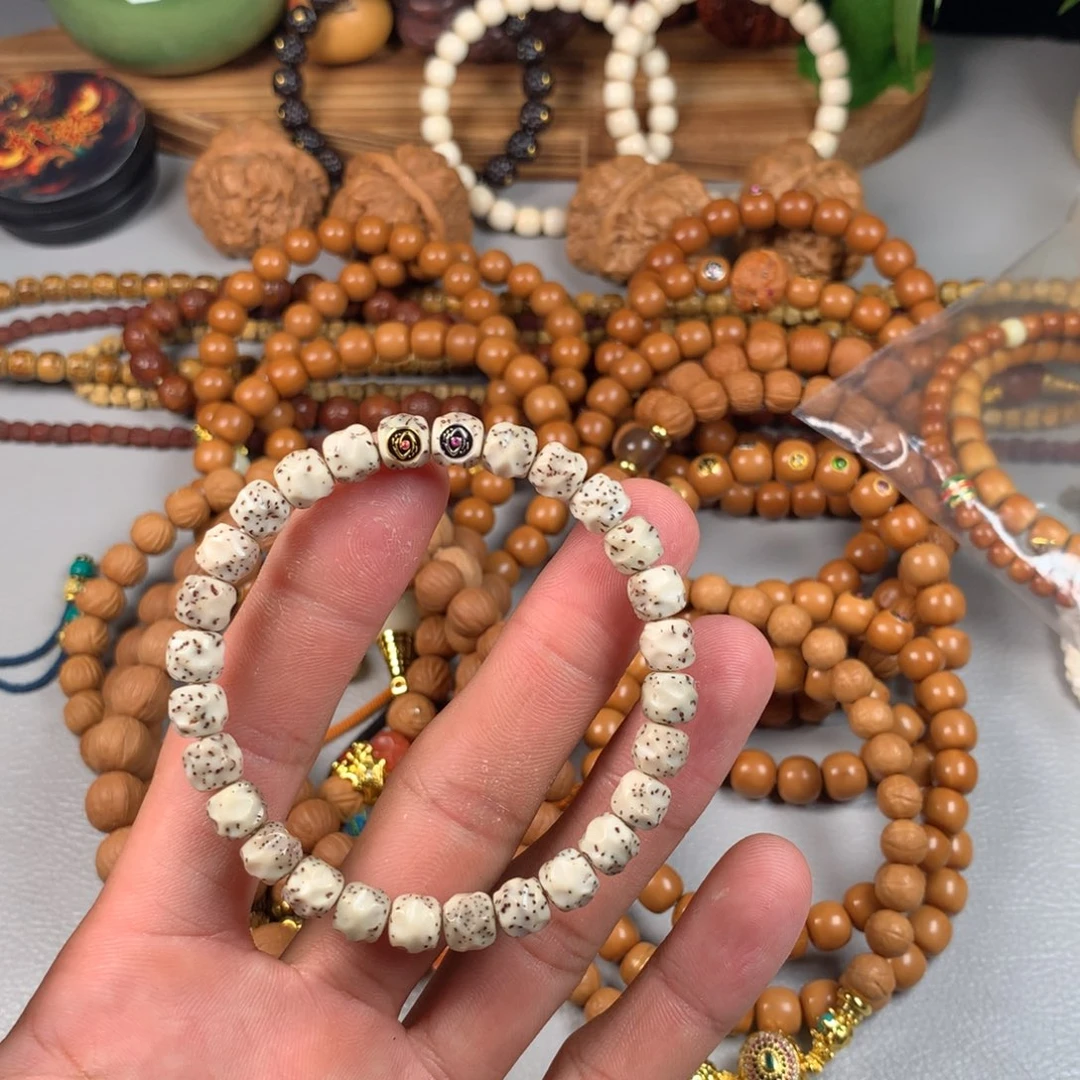 吊坠星月菩提。。。。。。。。。