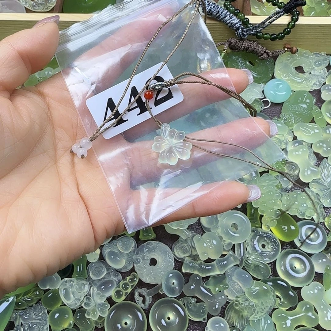 雨***林蛇纹石玉未镶嵌岫玉吊坠