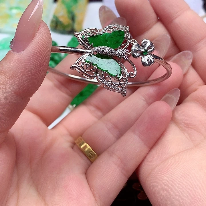 翡翠银S925镶嵌颈饰翡翠