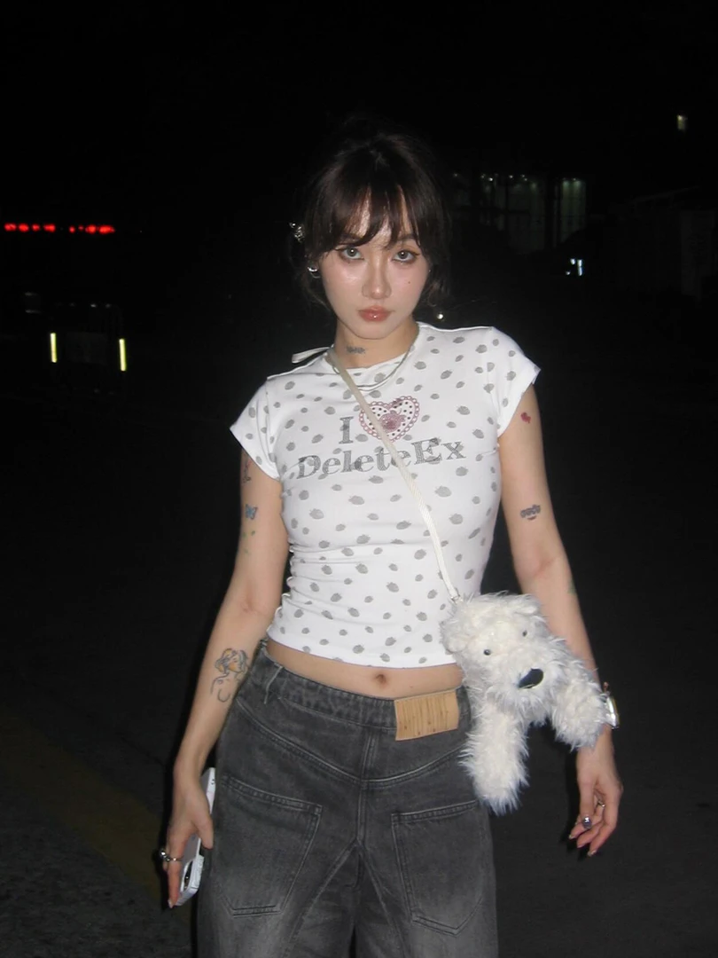 爱心字母草莓烫钻正肩短袖t恤女夏季新款修身显瘦小个子短款上衣