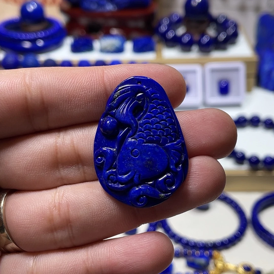 未镶嵌青金石如鱼得水雕刻吊坠