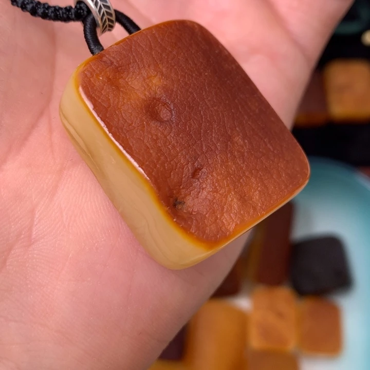 原皮留皮切牌吊坠