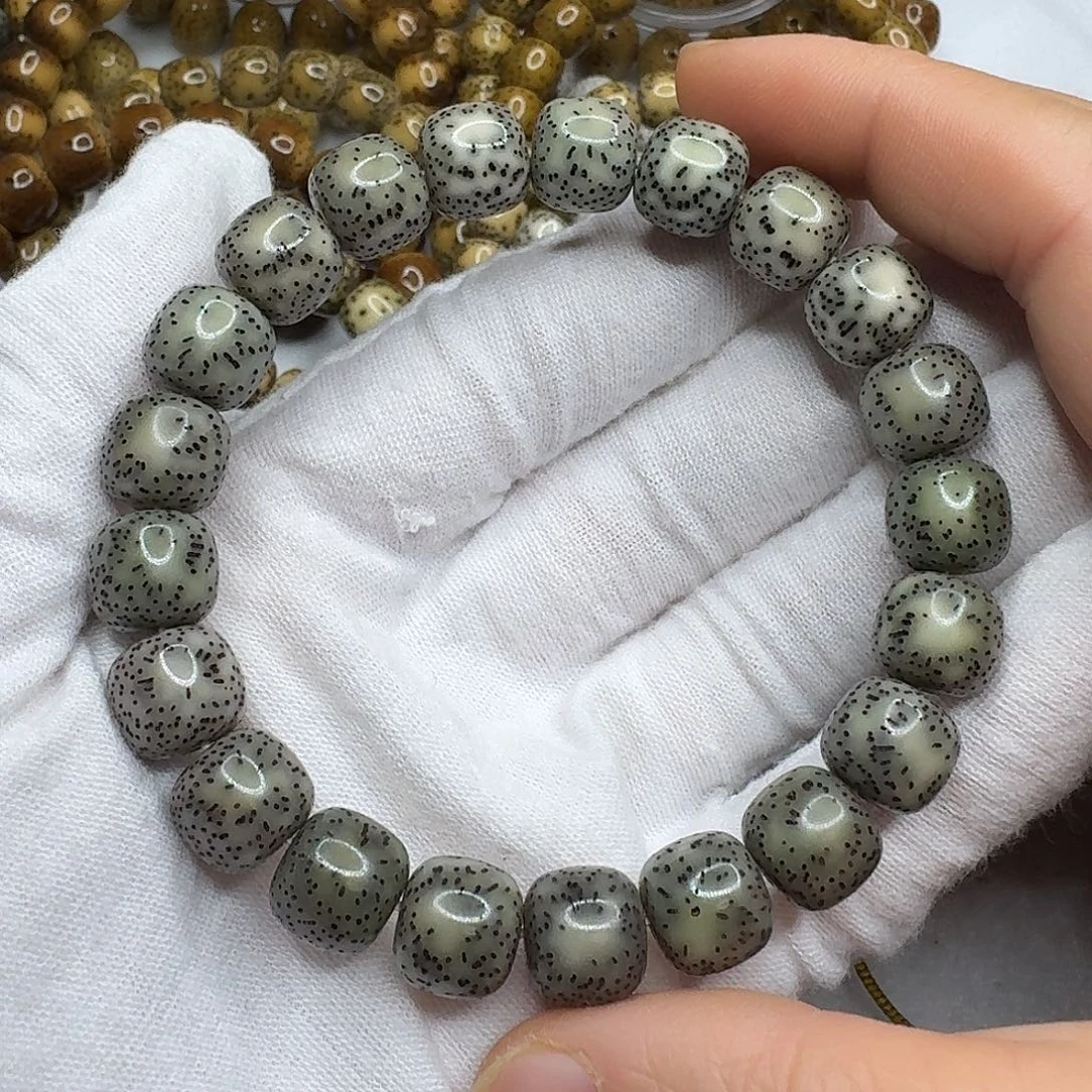 星月菩提把件11老料侧留白石玉糯冰