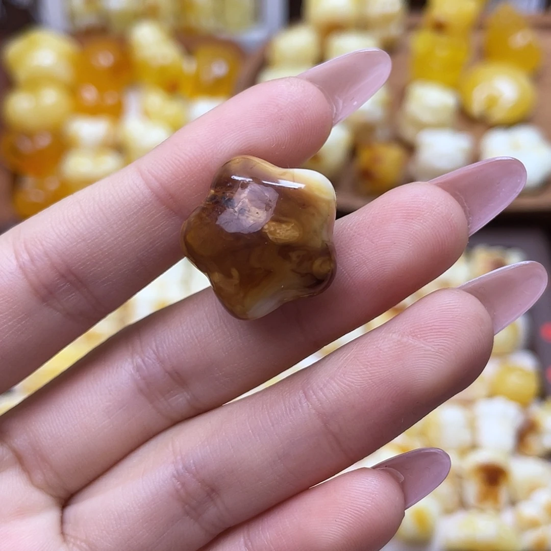 琥珀未镶嵌珠宝奇石