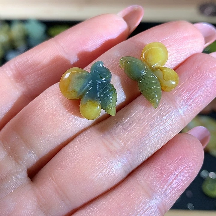 蛇纹石玉未镶嵌耳饰