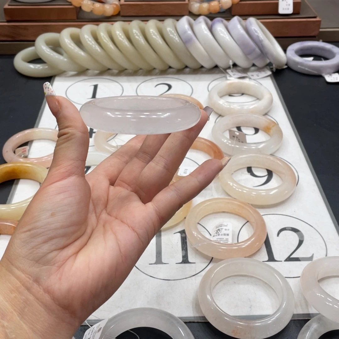 *****石英质玉手镯未镶嵌