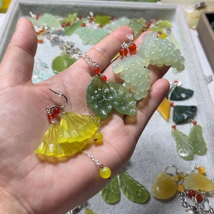 蛇纹石玉合金耳饰