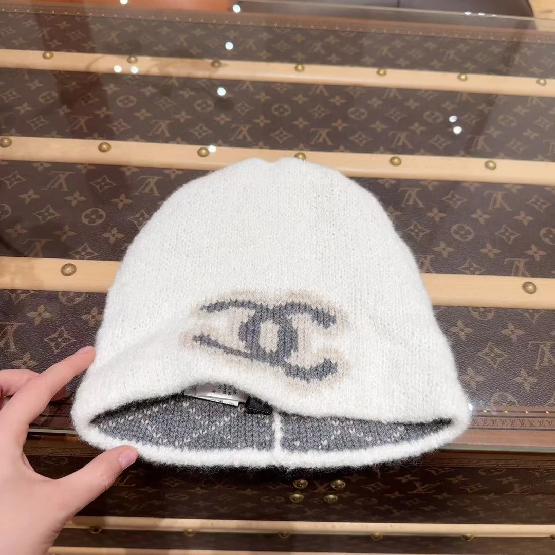 99新 Chanel/香奈儿 白色菱格双面大logo针织冷帽
