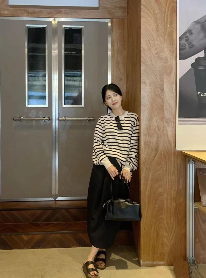 2025秋季新款薄款撞色条纹长袖针织衫女慵懒风长袖上衣百搭半身裙