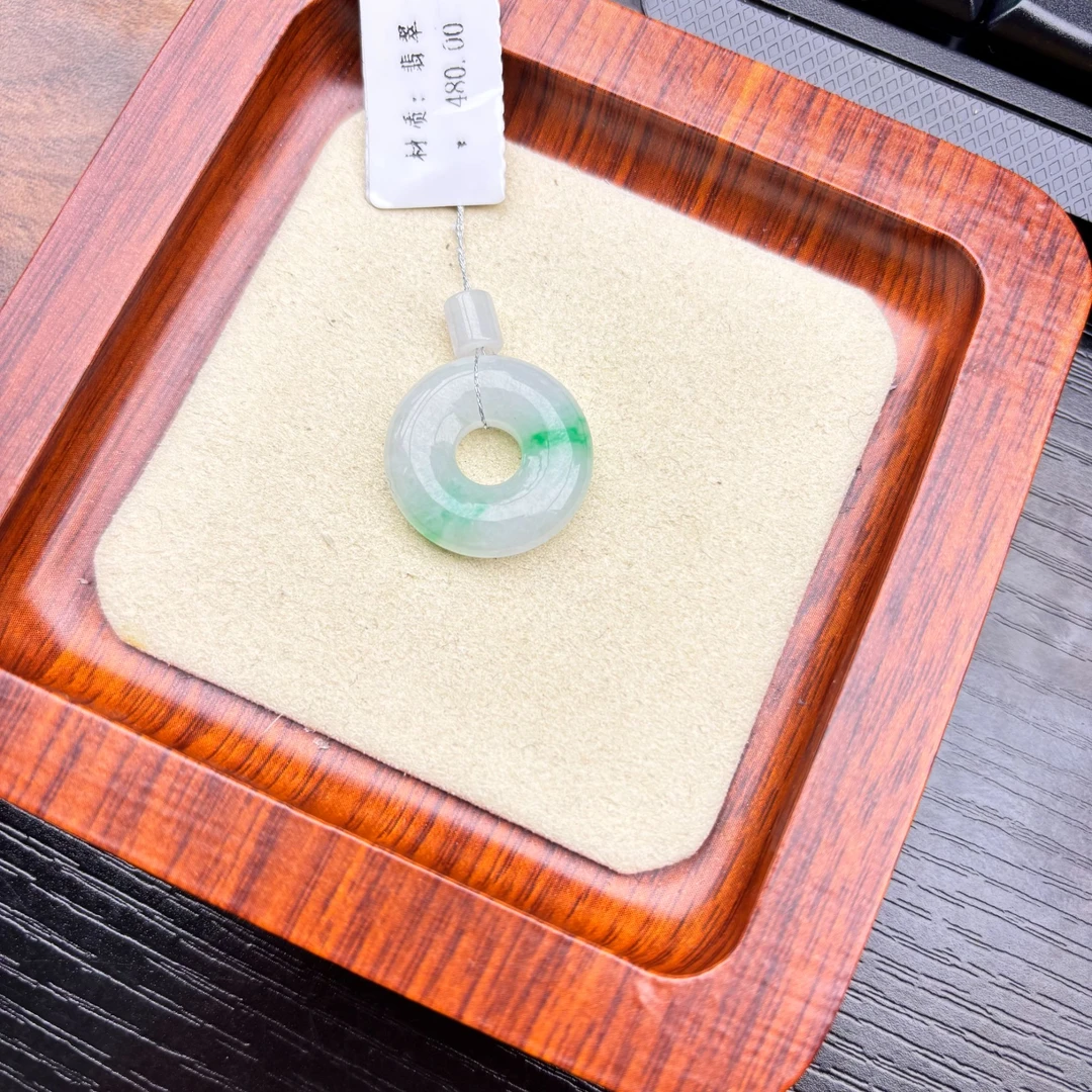 天然缅甸翡翠飘绿子母扣