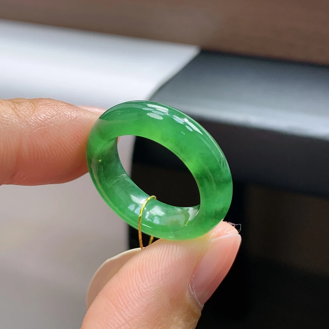 11号圈天然缅甸翡翠A货满辣绿翡翠戒指16.1*6.1*4mm