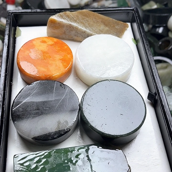 和田玉（糖玉）和田玉边角料9K金镶嵌平*君