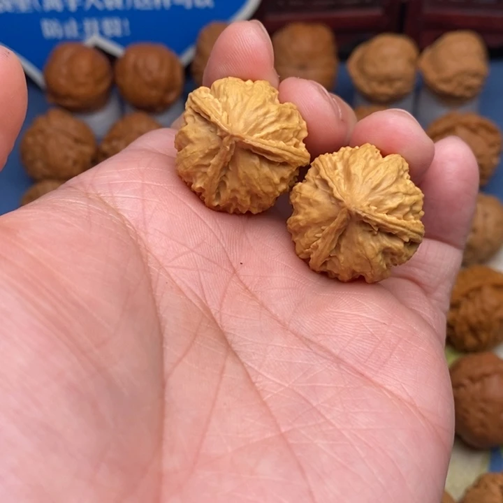 文玩核桃把件三棱