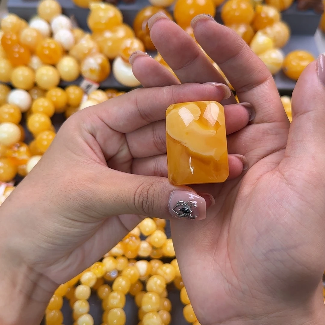 蜜蜡未镶嵌珠宝奇石